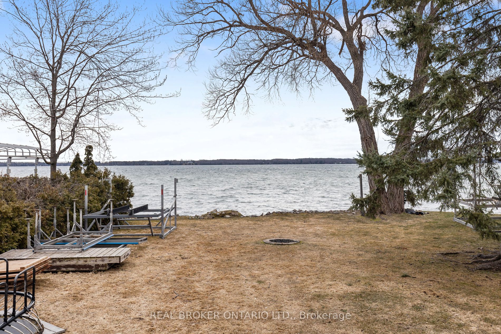 2817 Lakeside Dr