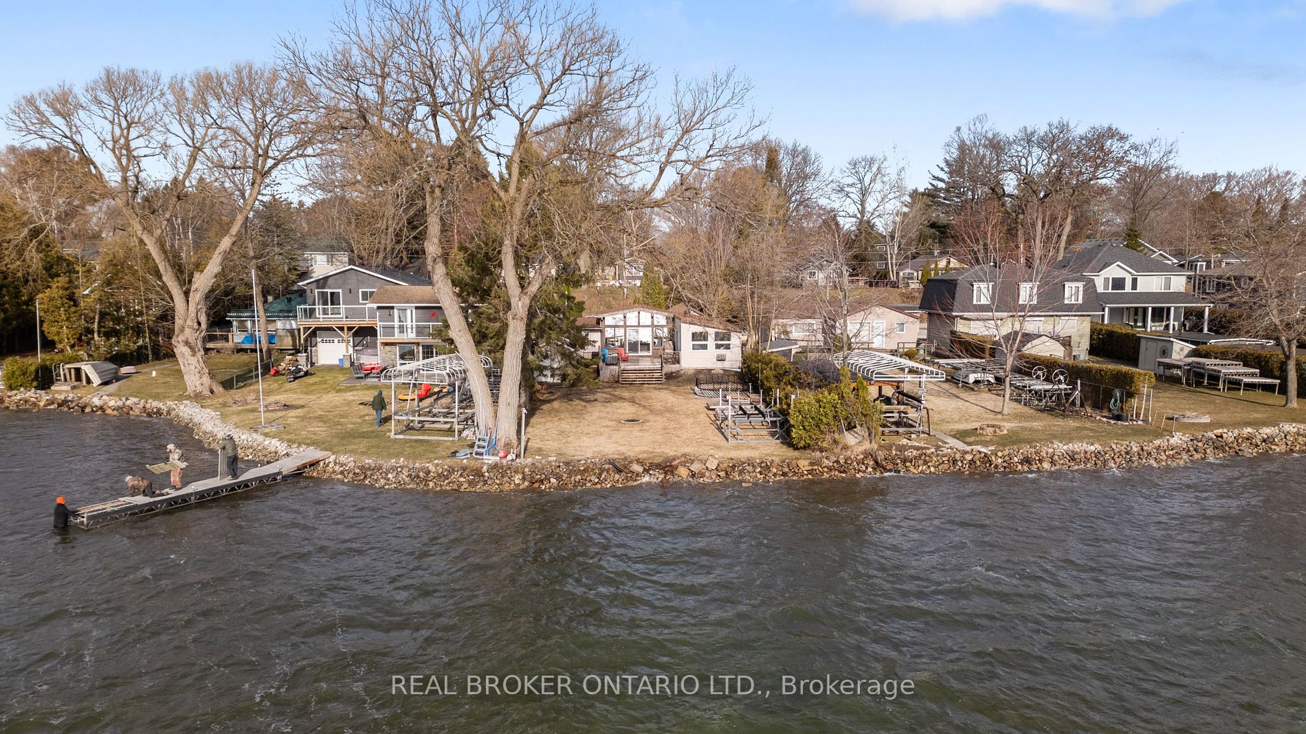 2817 Lakeside Dr