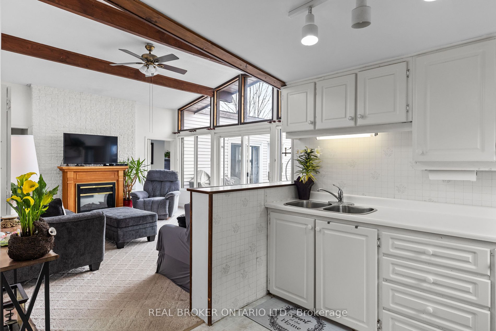 2817 Lakeside Dr