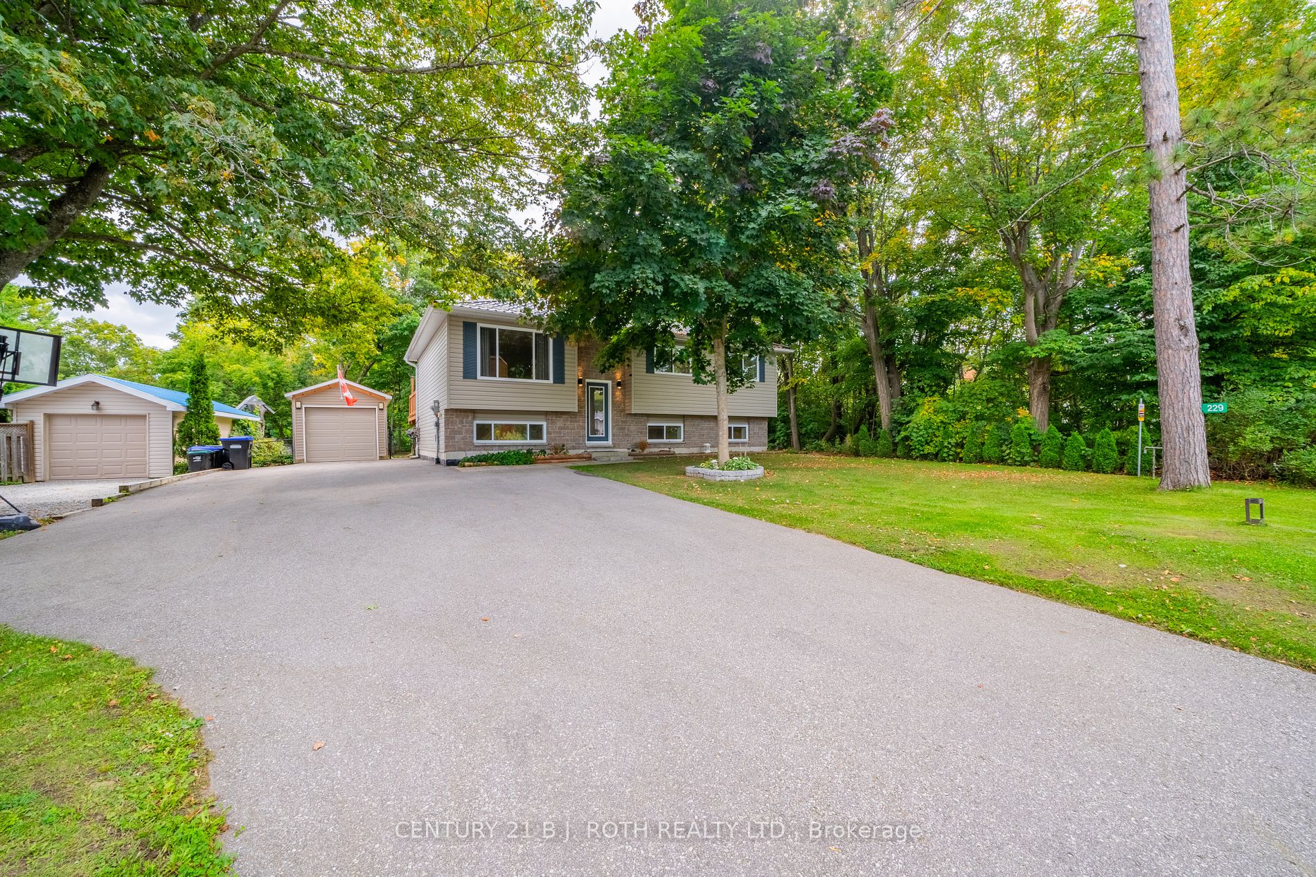 229 Moonstone Rd E