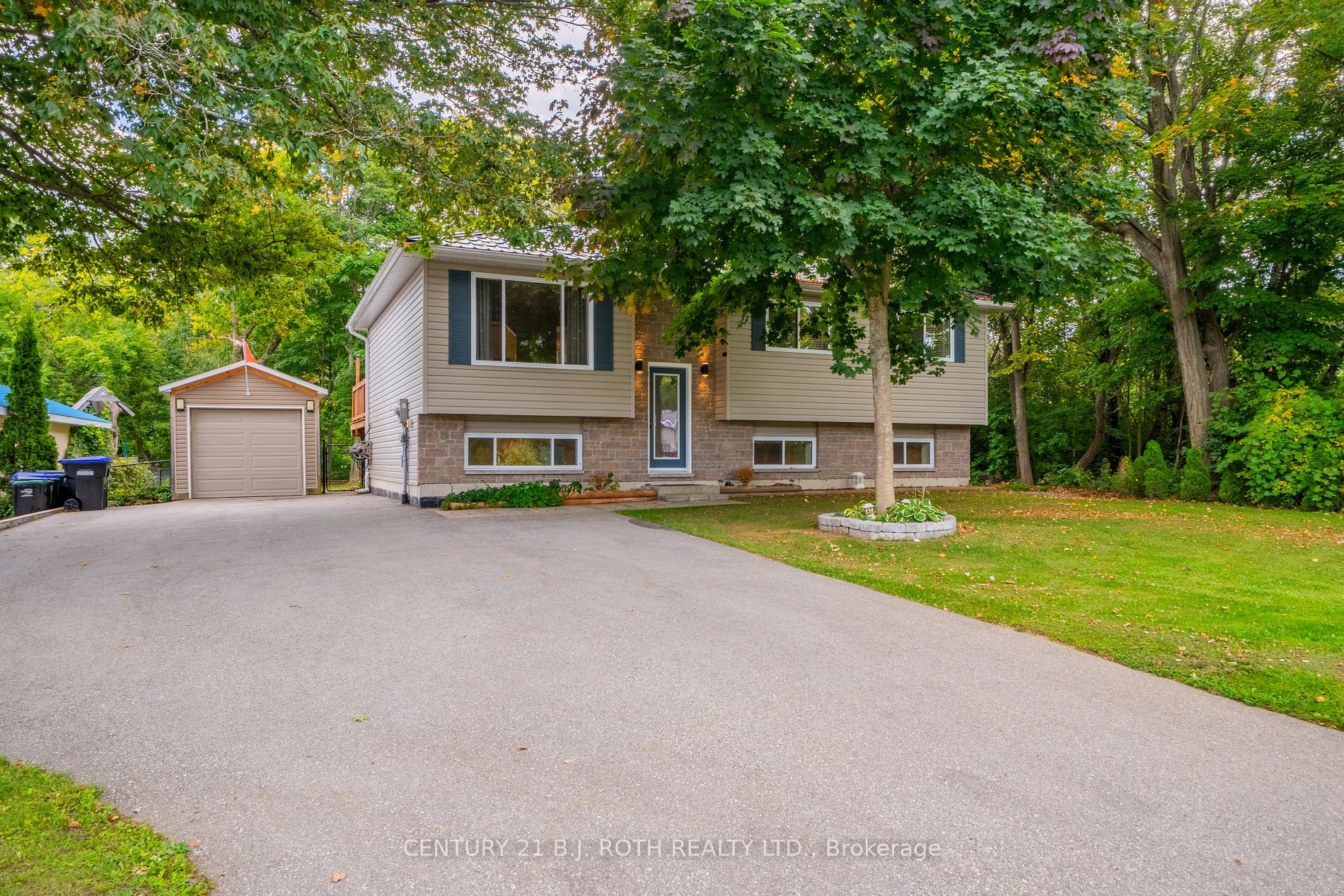 229 Moonstone Rd E