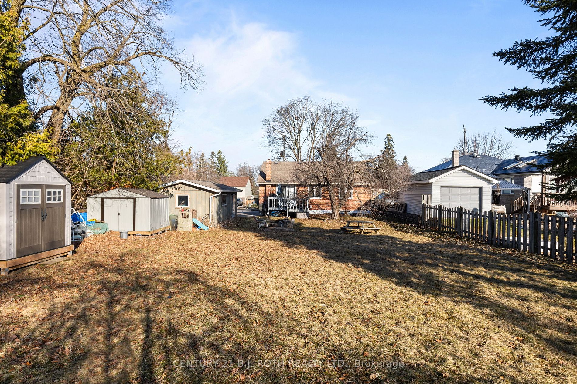 243 WELLINGTON Street E