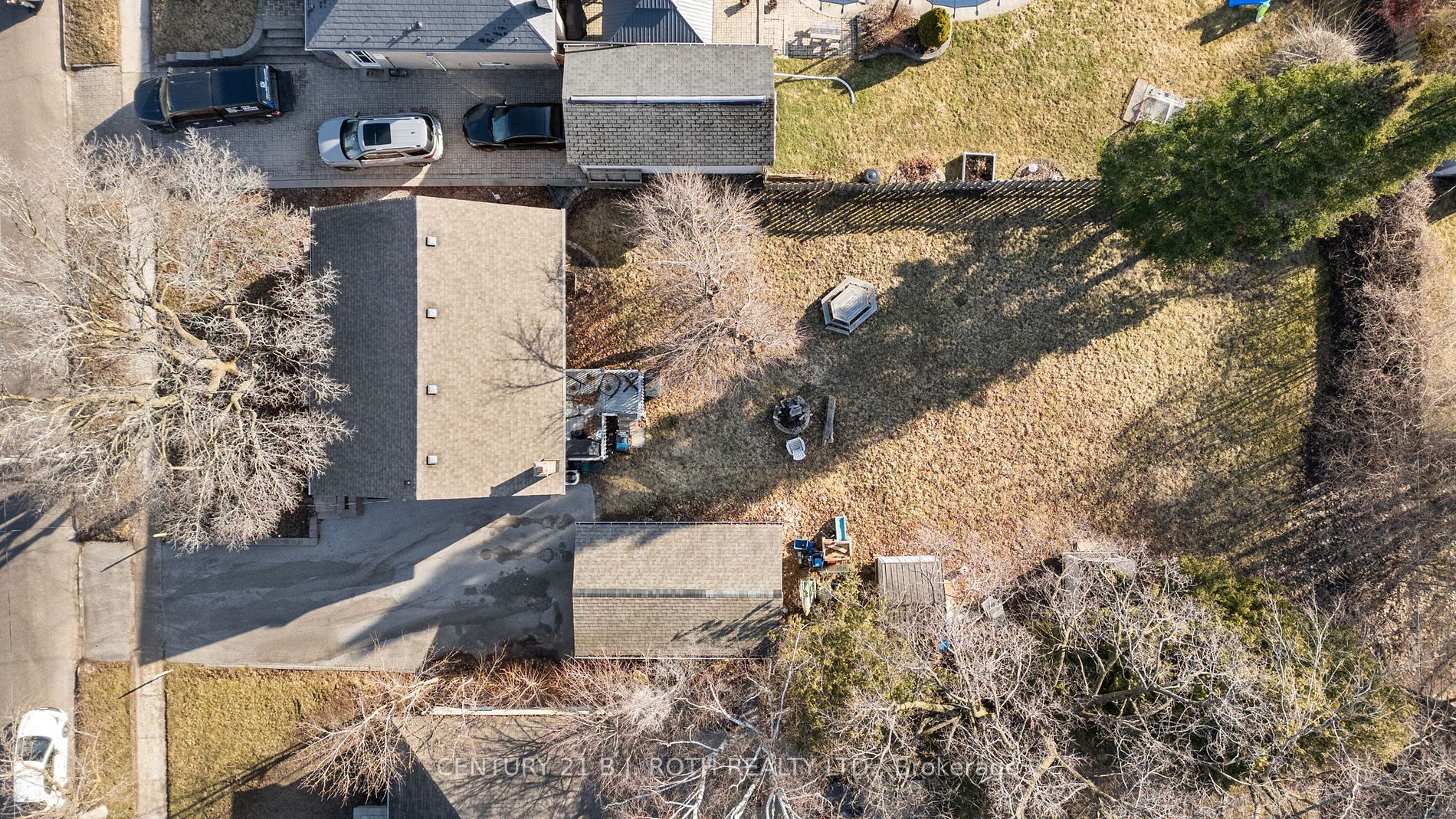 243 WELLINGTON Street E