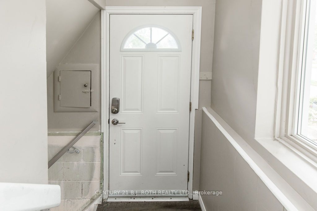 243 WELLINGTON Street E