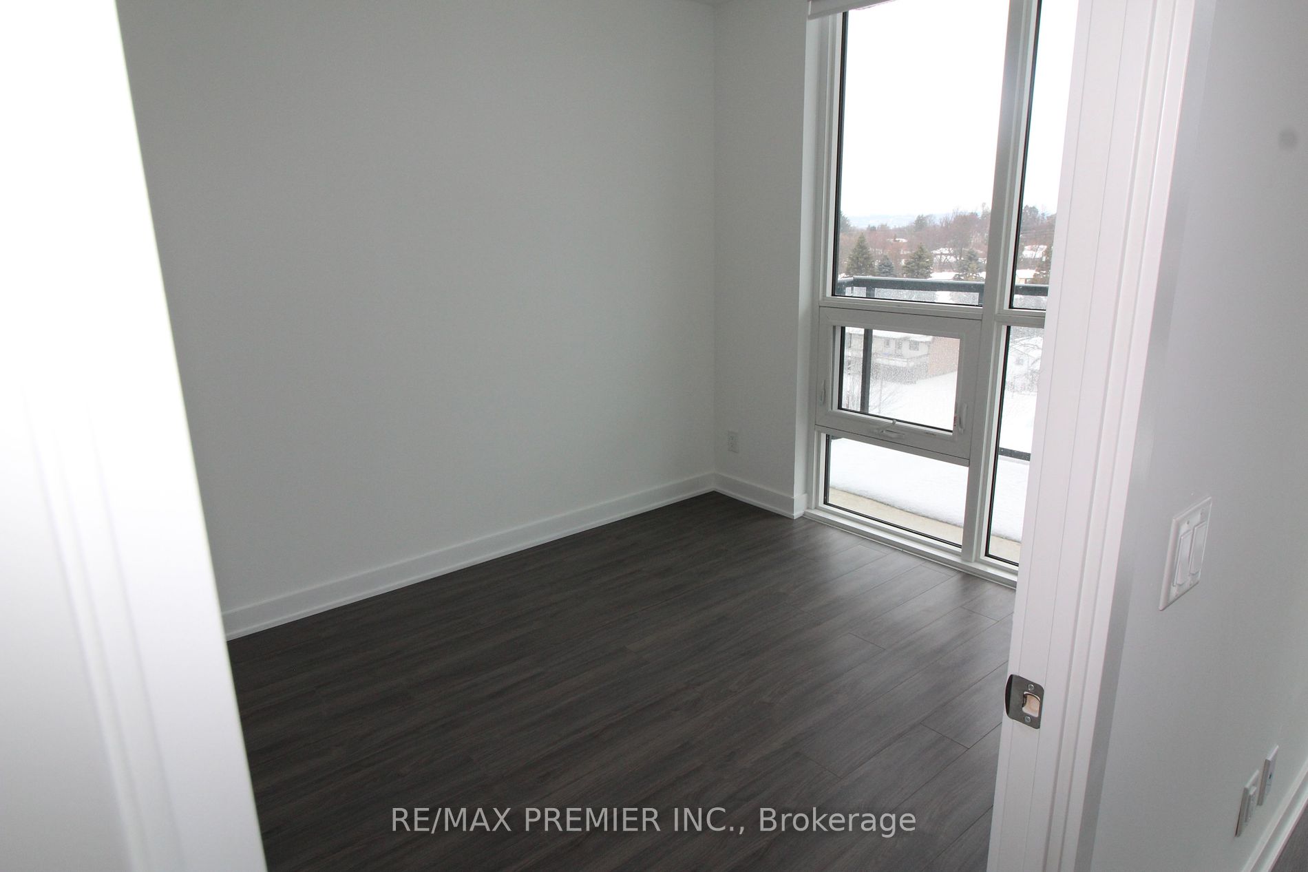 681 Yonge St, #523