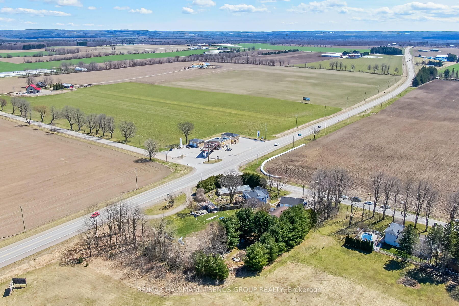 1008 Rainbow Valley Rd W