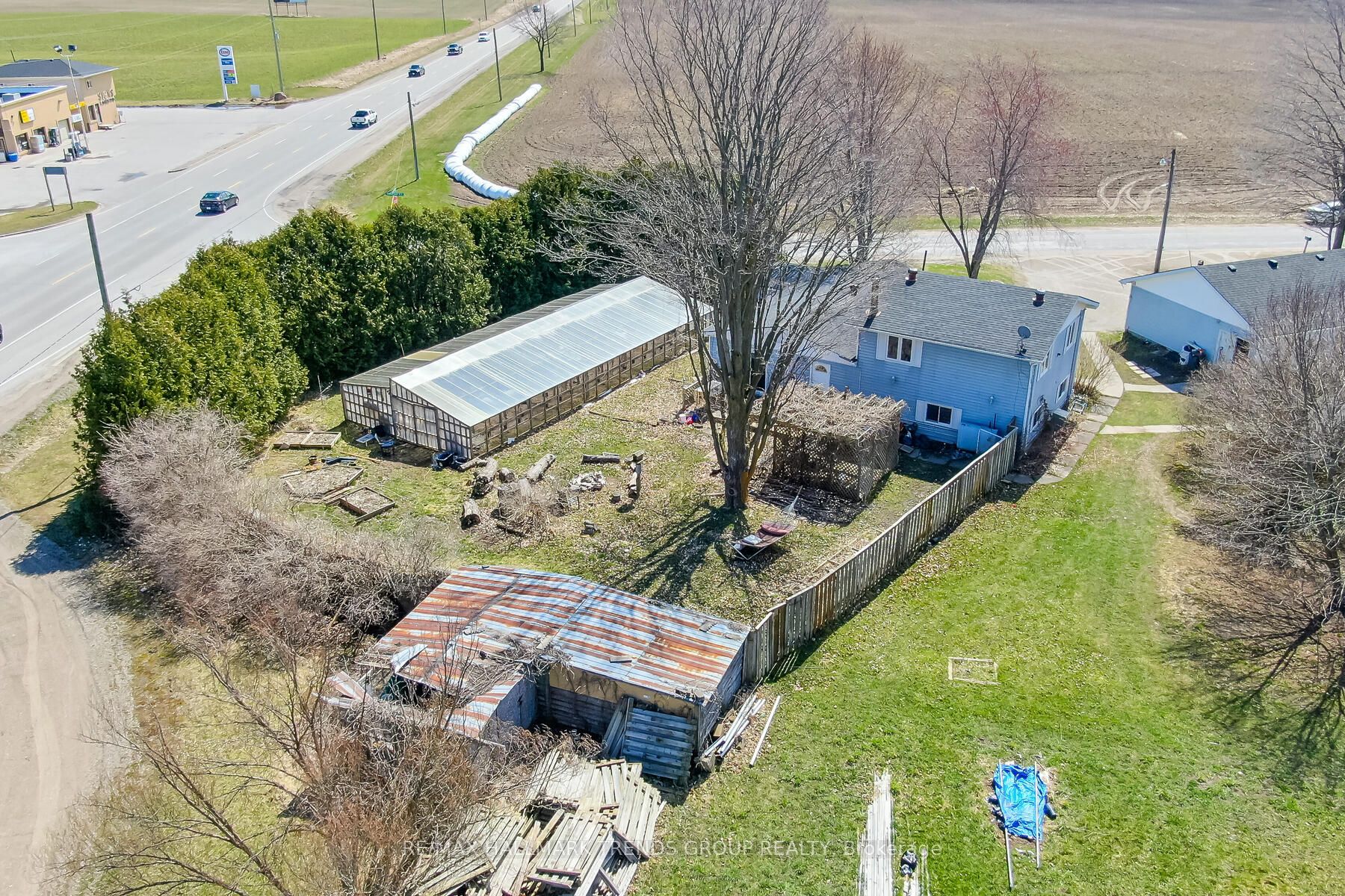 1008 Rainbow Valley Rd W
