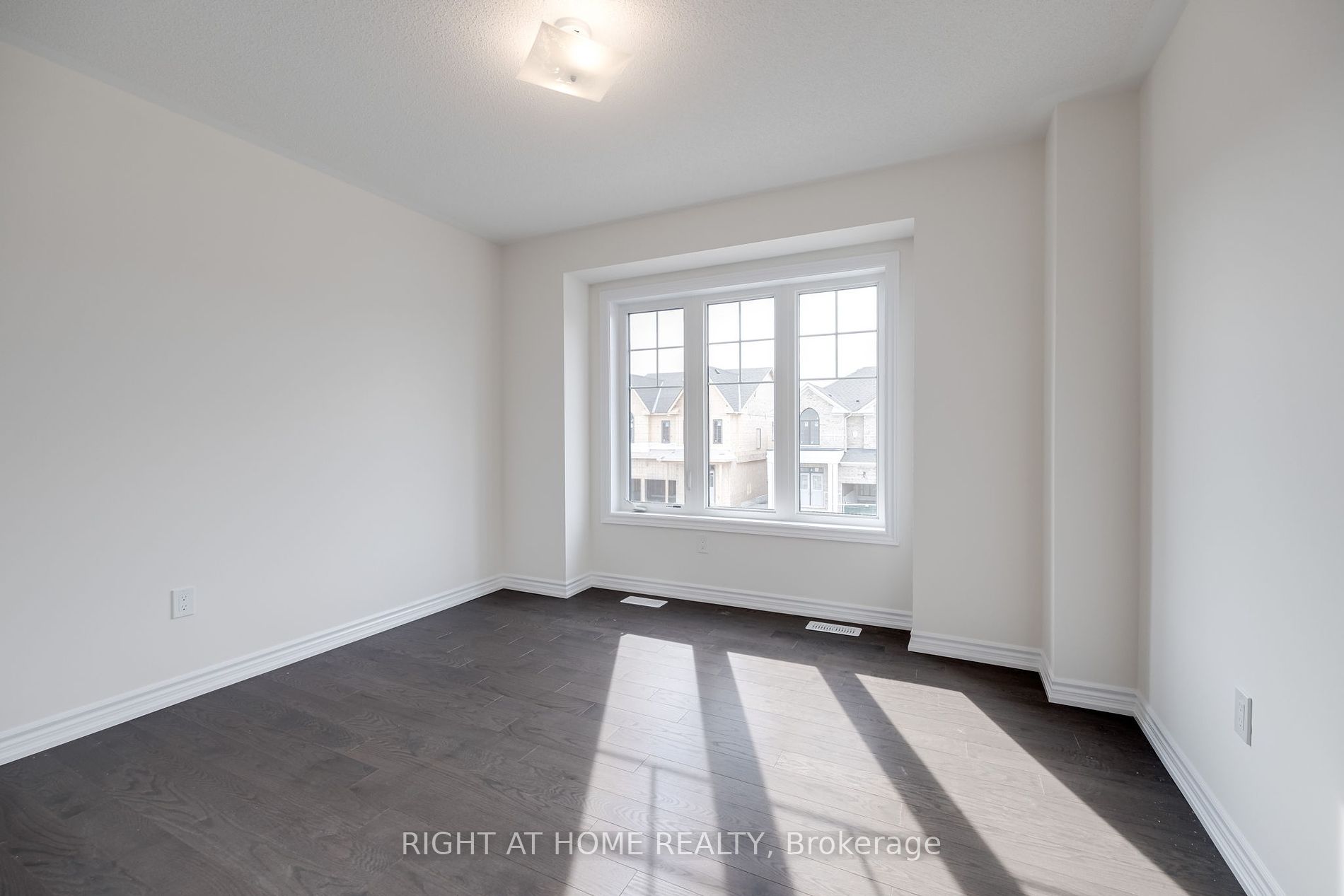 10 Ludlow Dr