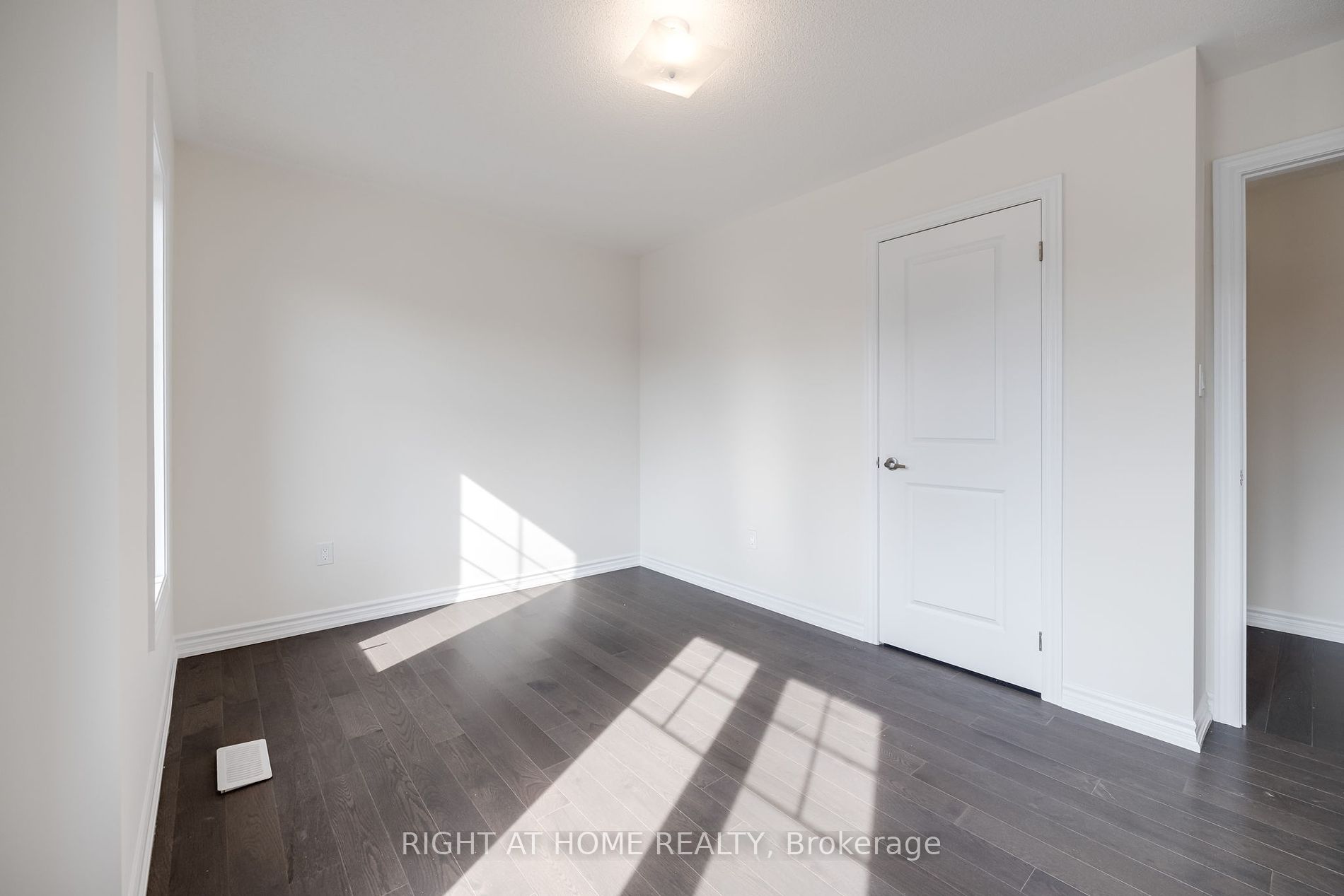 10 Ludlow Dr