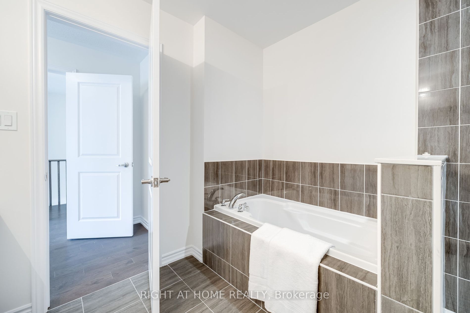 10 Ludlow Dr