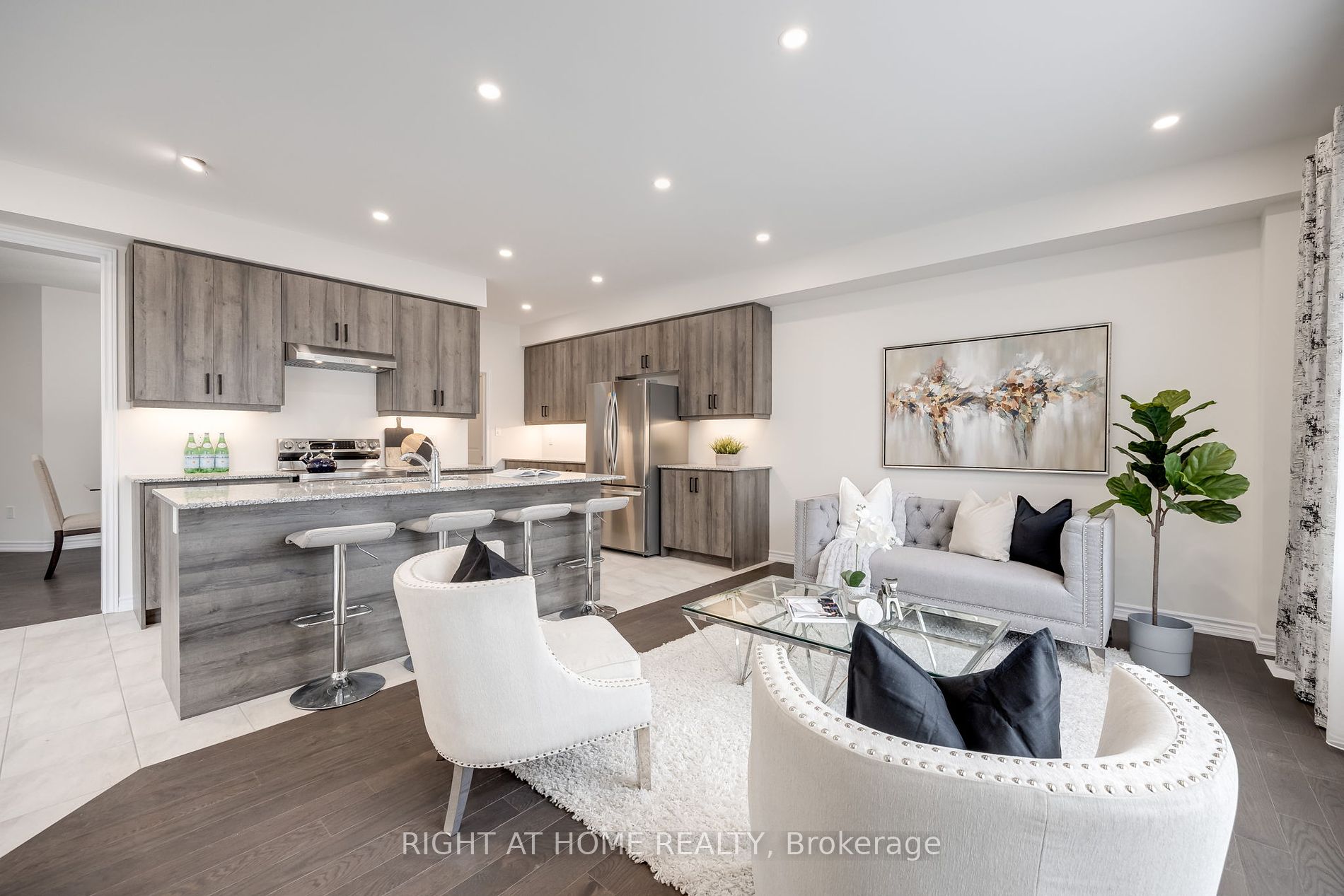 10 Ludlow Dr