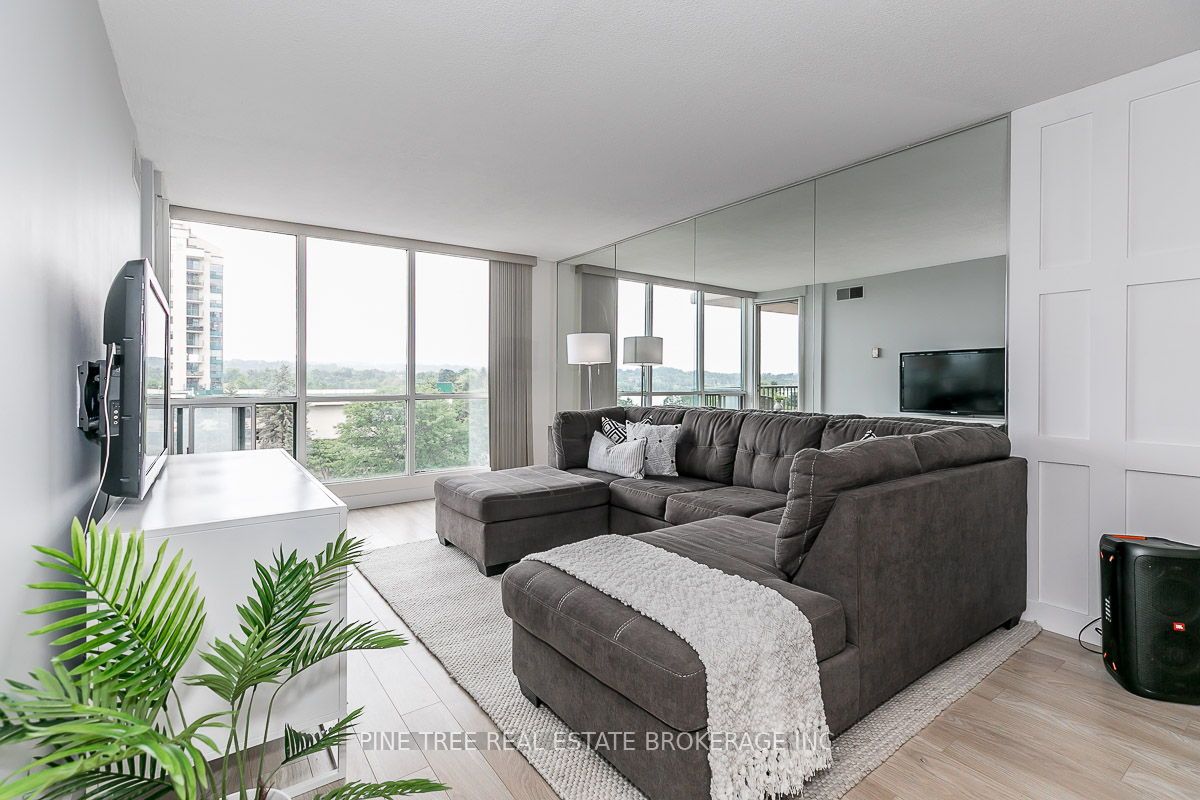 65 Ellen St, #306