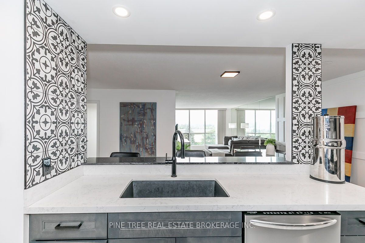 65 Ellen St, #306