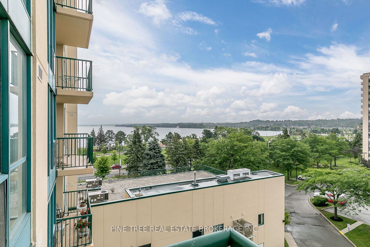 65 Ellen St, #306