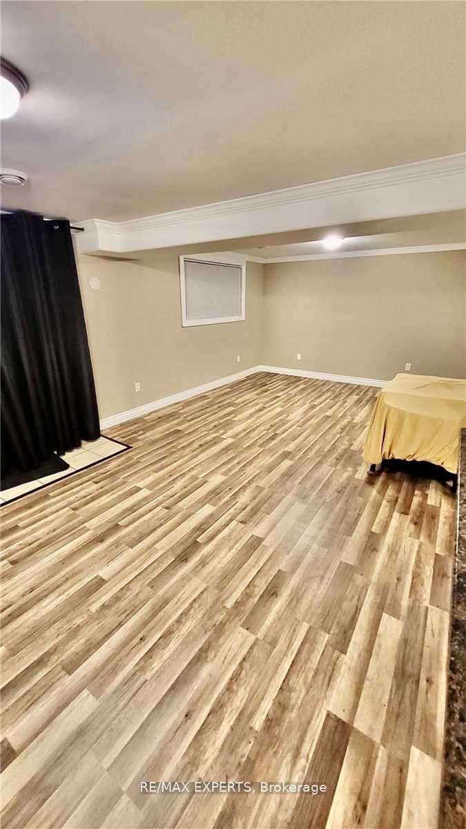 95 Daphne Cres, #Lower