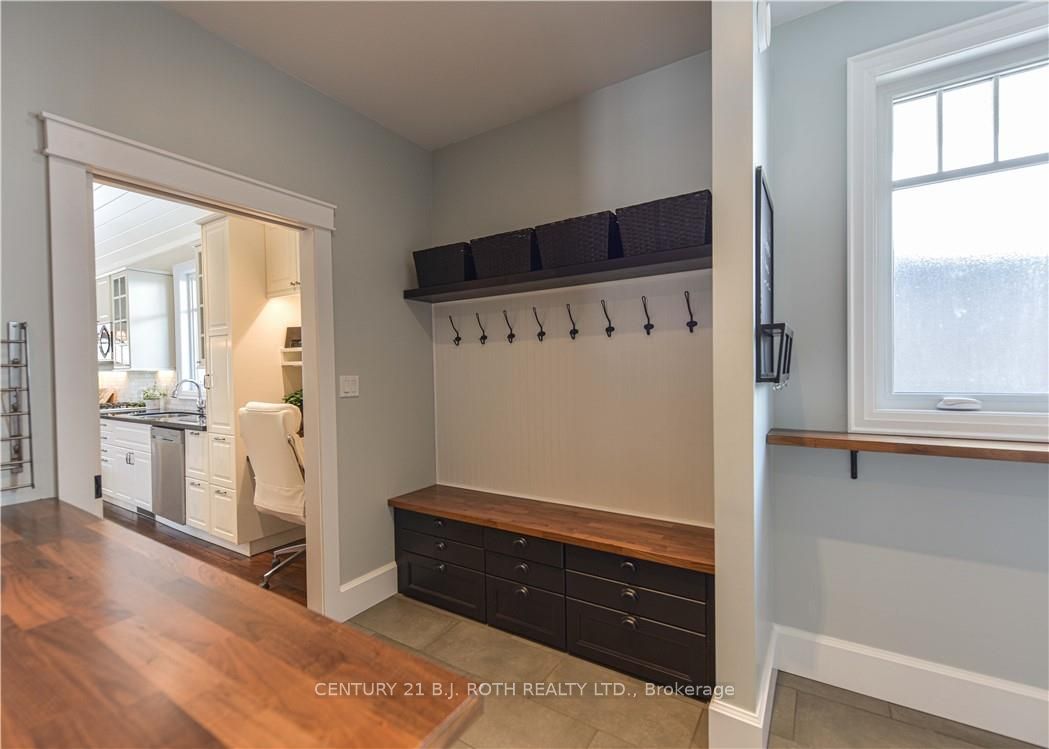 2 RIDGEWOOD Court