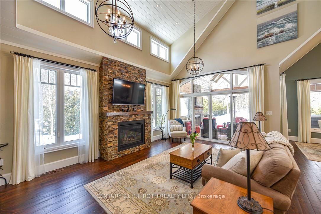 2 RIDGEWOOD Court