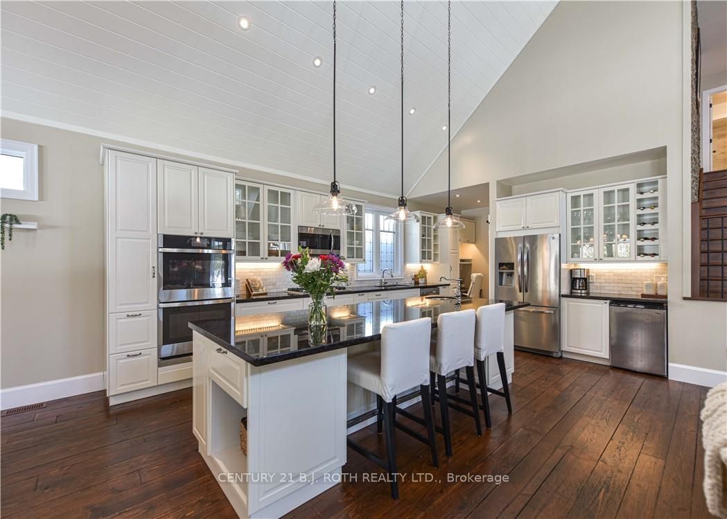 2 RIDGEWOOD Court