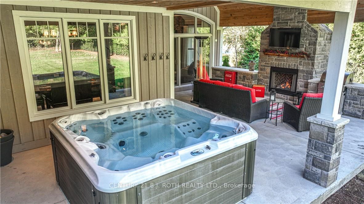 2 RIDGEWOOD Court