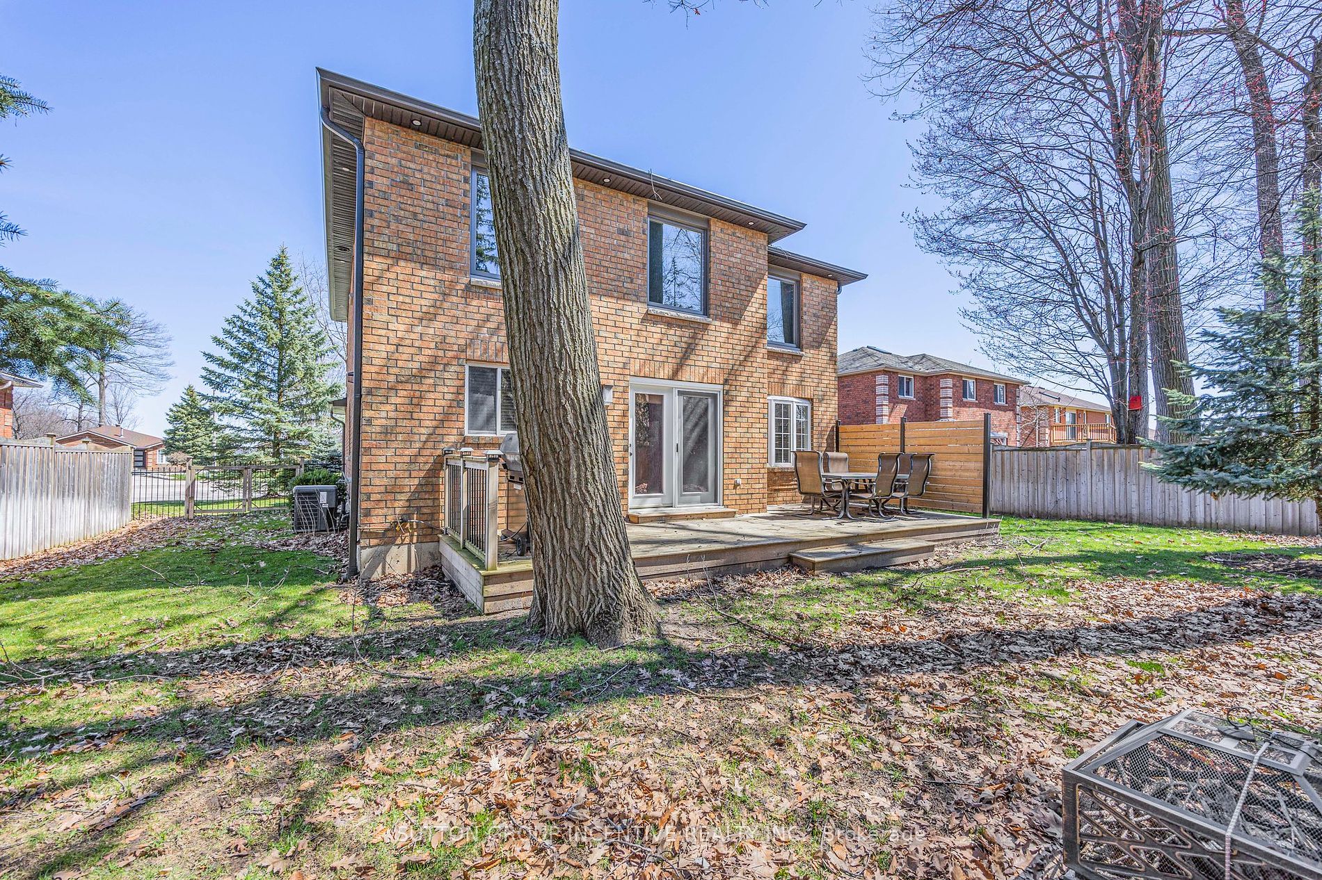 33 Glen Oak Crt