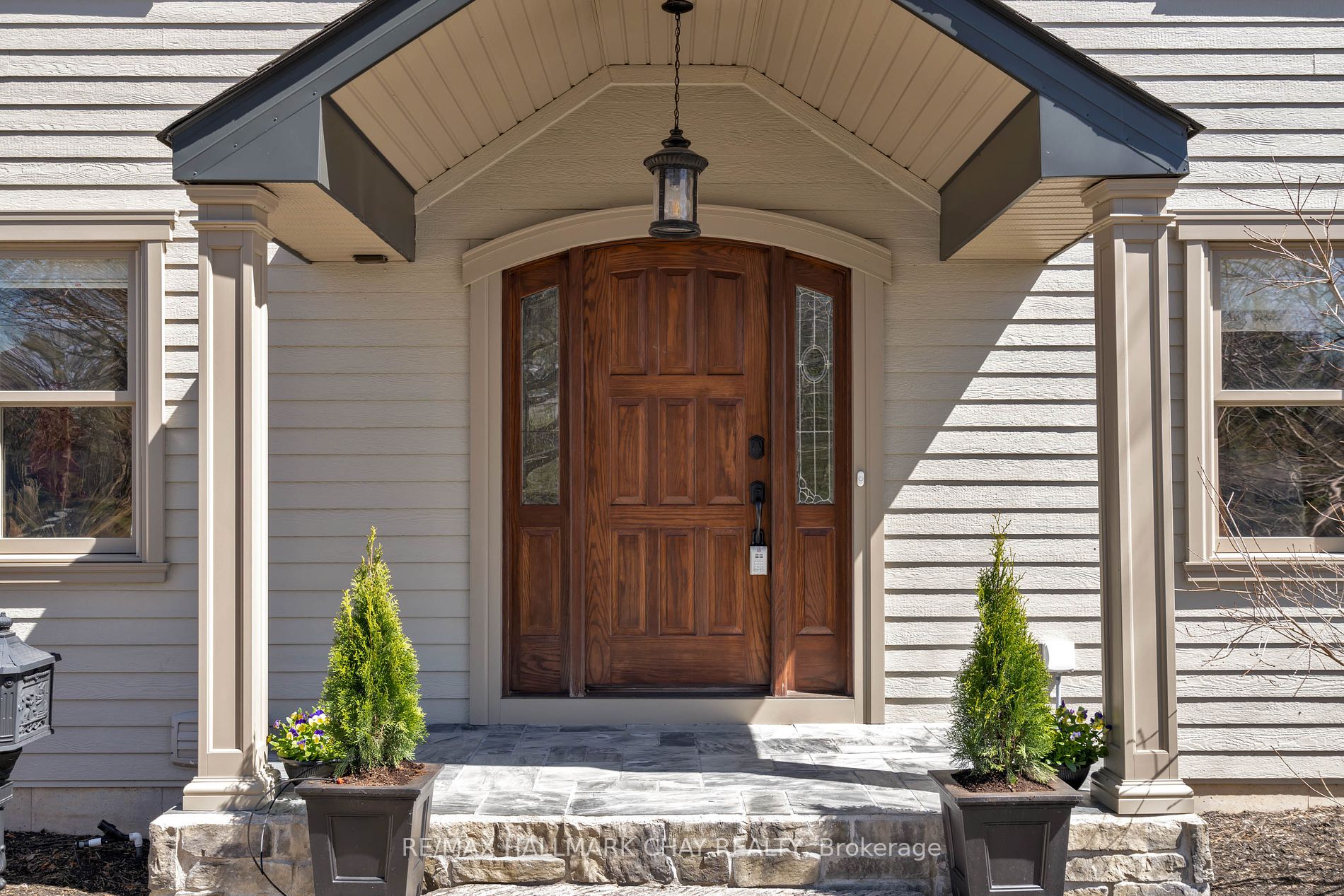 9 Bridle Path