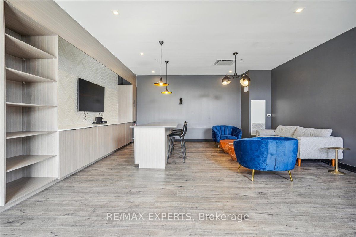 430 Essa Road, #419