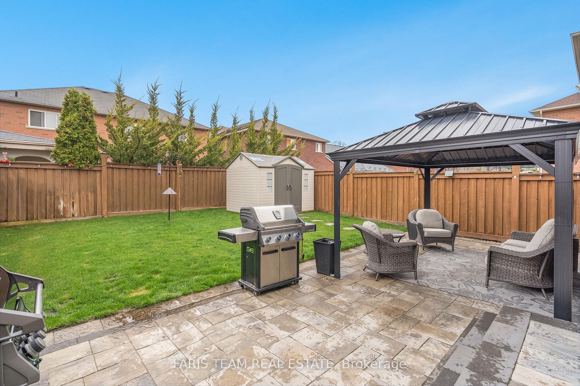 28 Versailles Cres