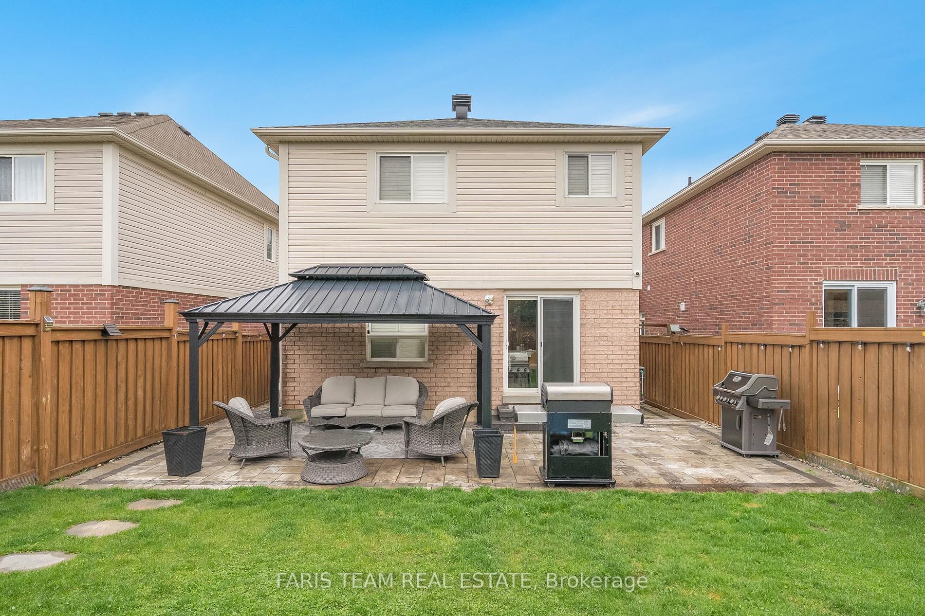 28 Versailles Cres