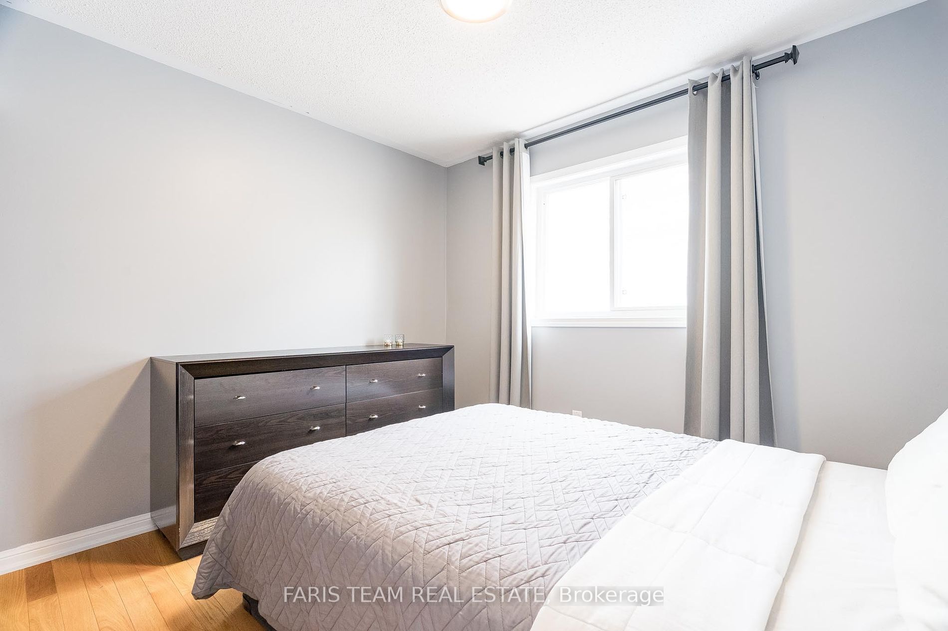 28 Versailles Cres