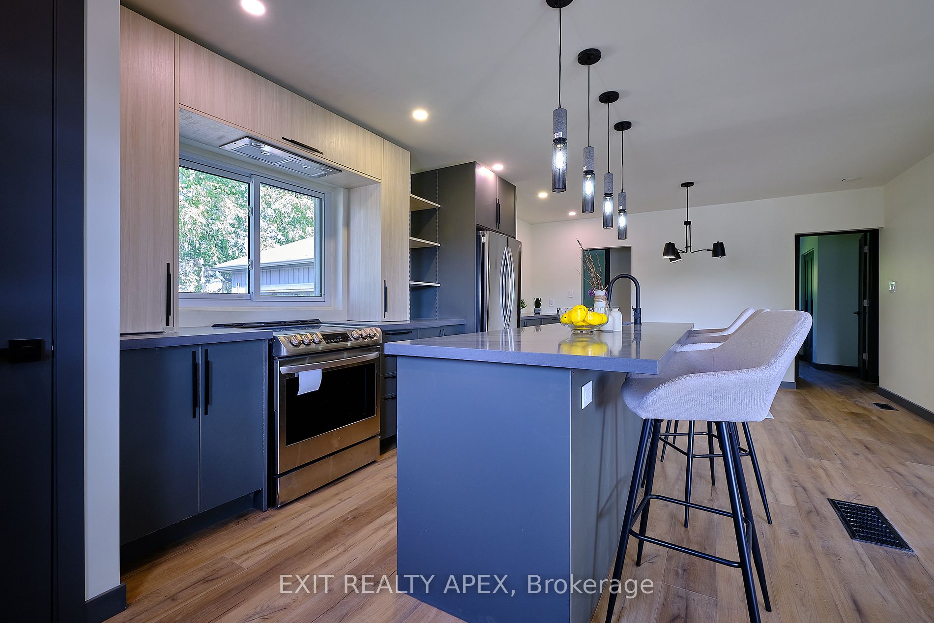 9 Balm Beach Road W