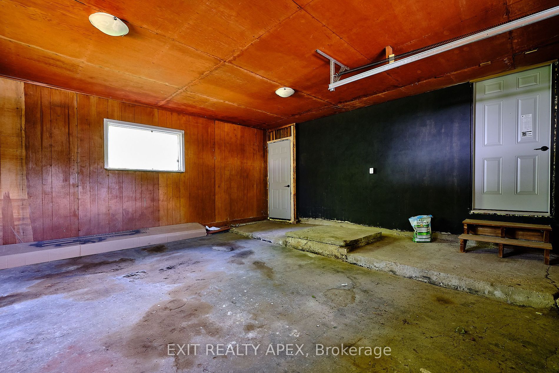 9 Balm Beach Road W