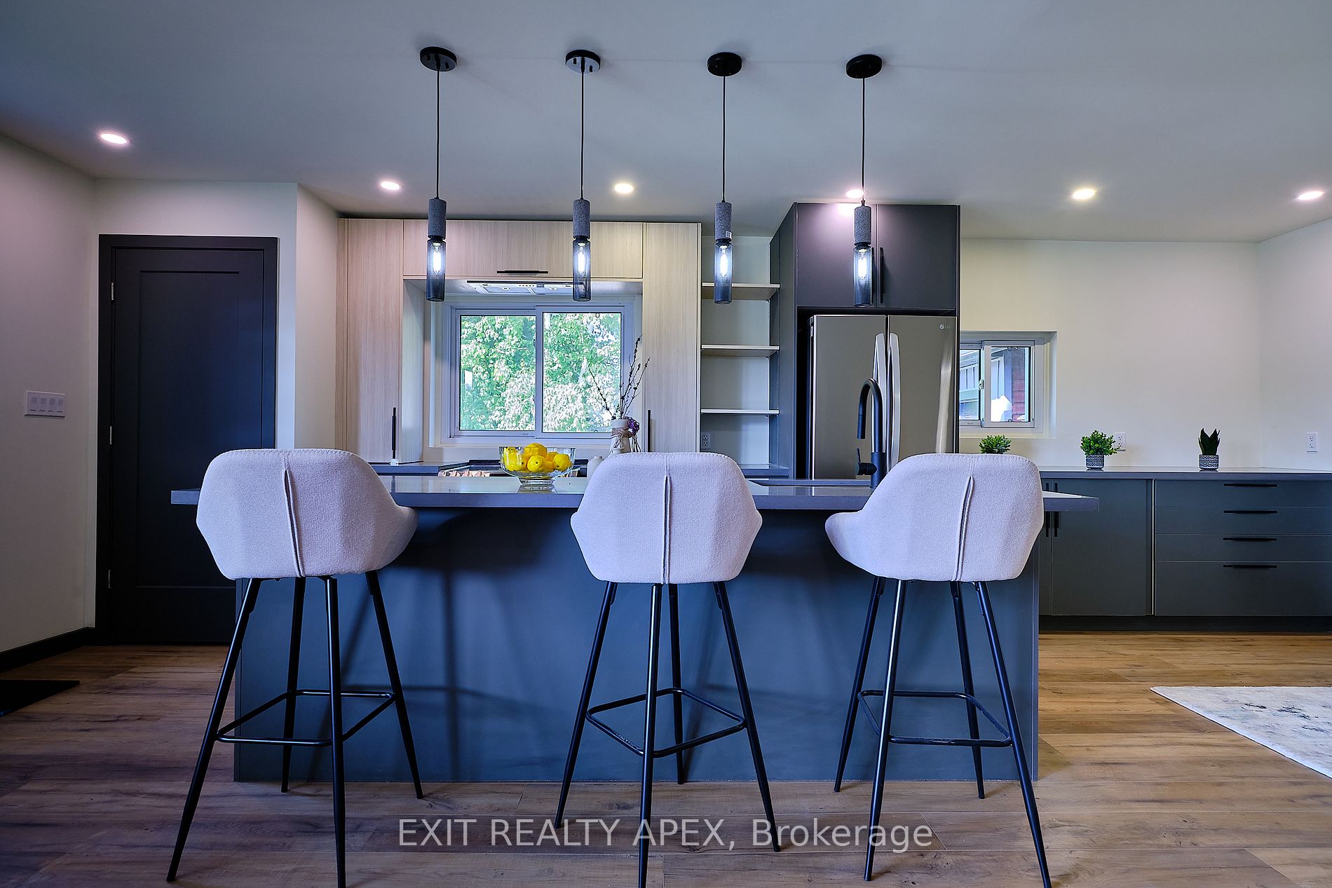 9 Balm Beach Road W