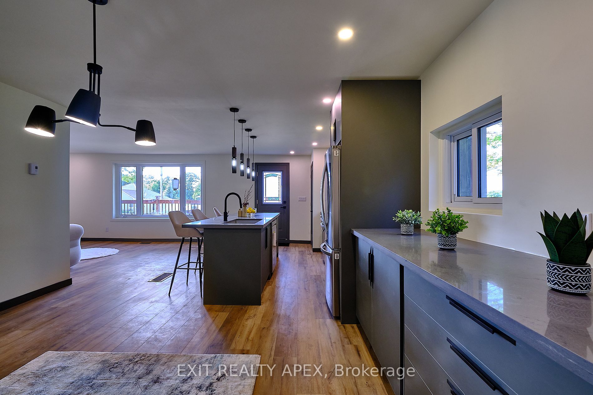 9 Balm Beach Road W