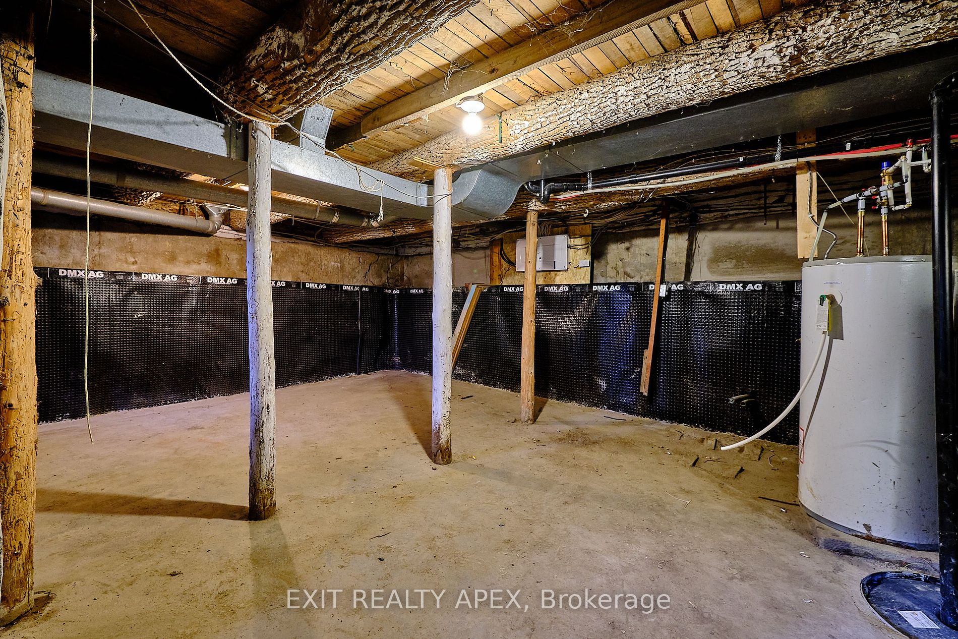 9 Balm Beach Road W