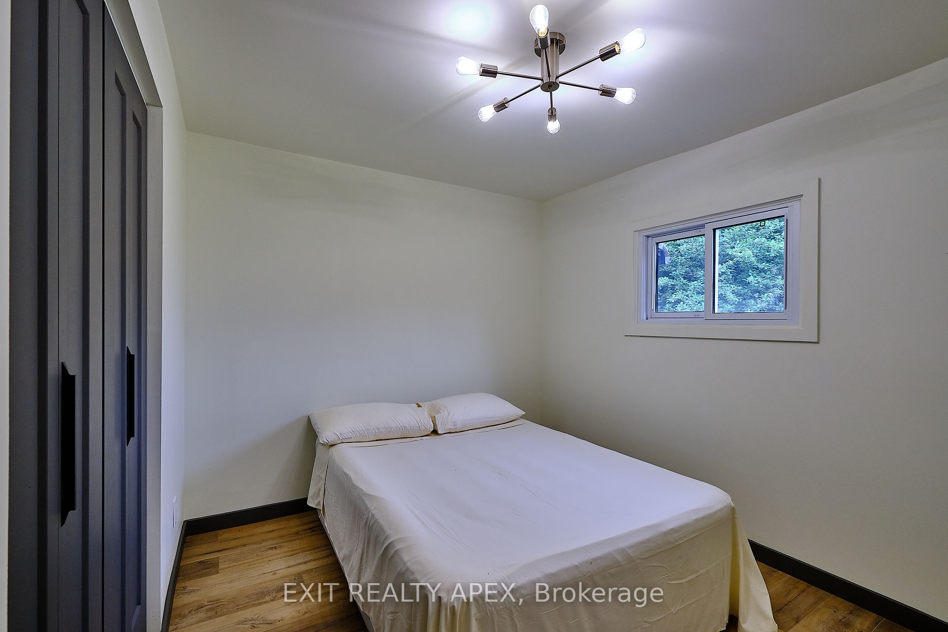 9 Balm Beach Road W