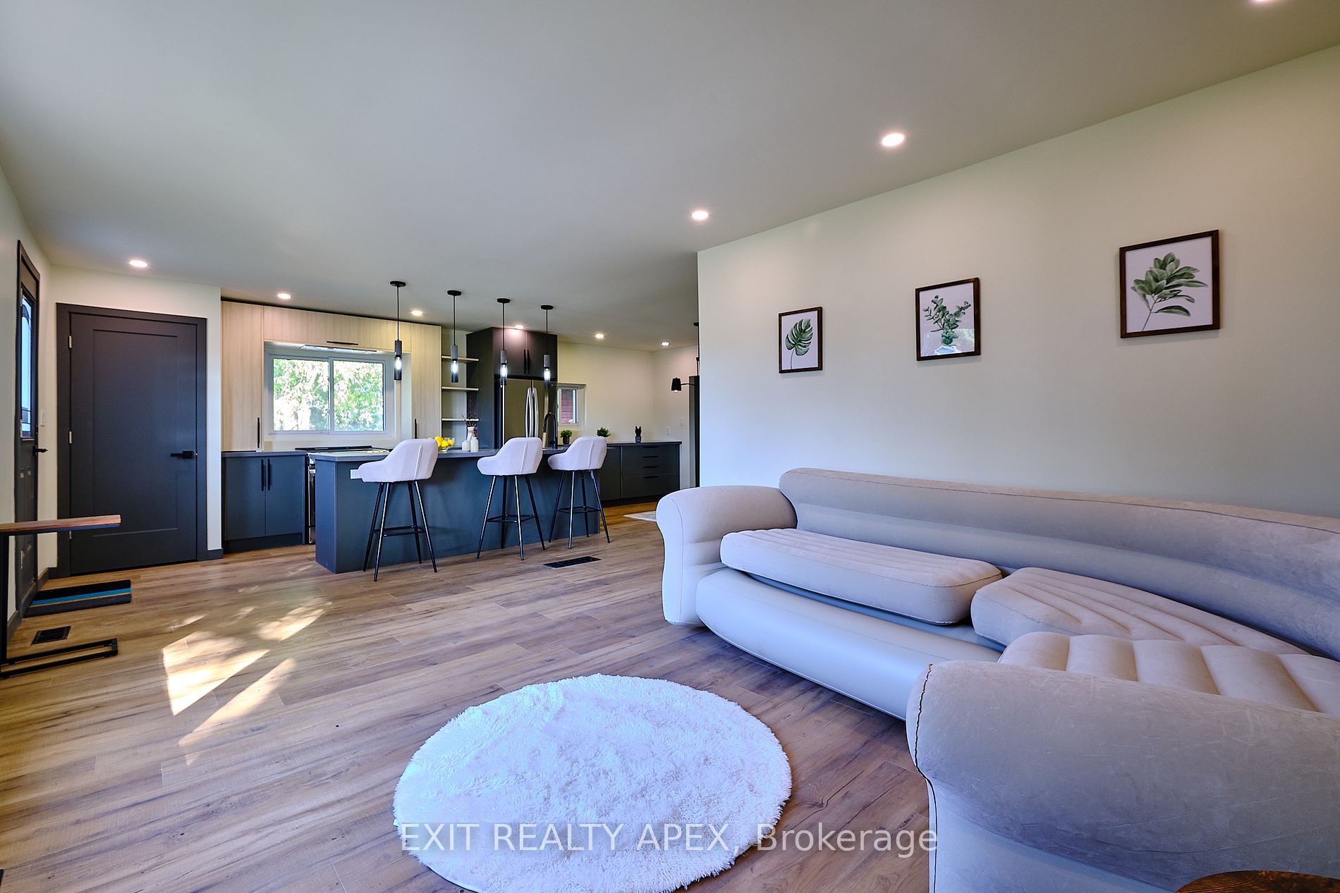 9 Balm Beach Road W