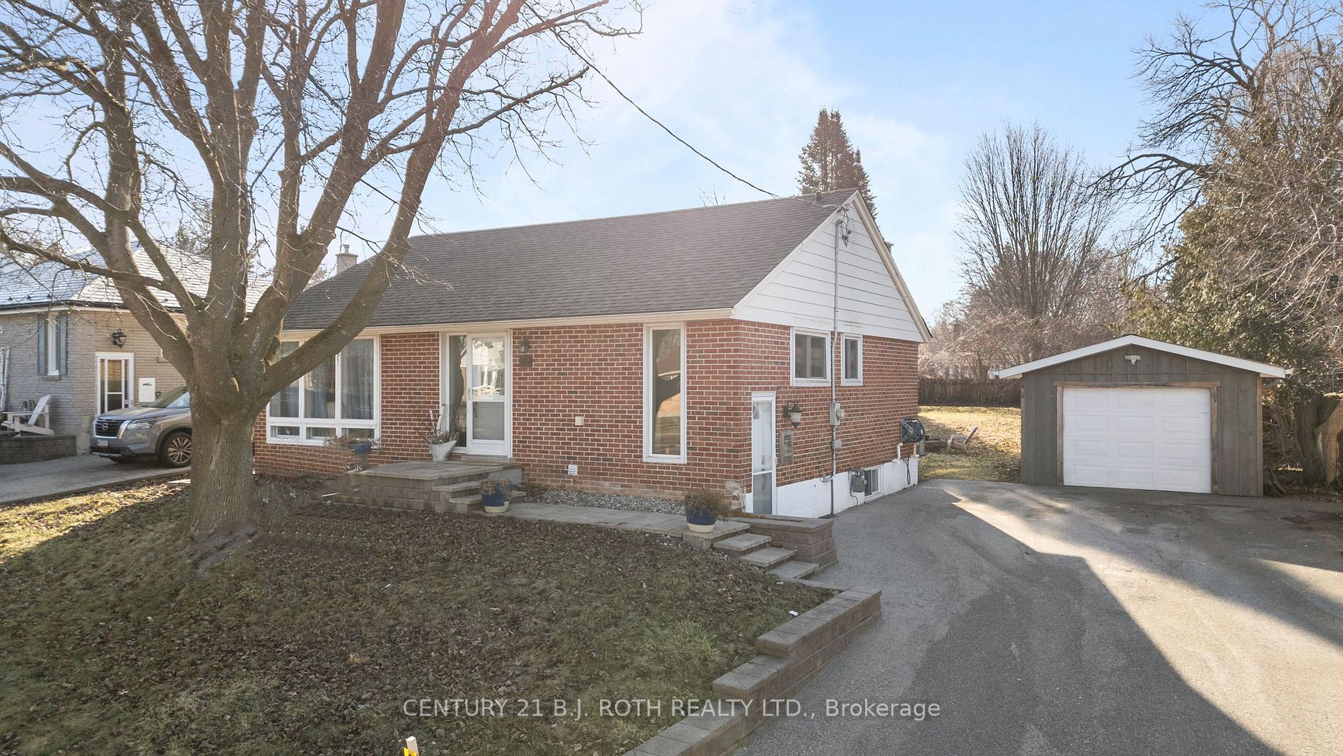 243 WELLINGTON Street E