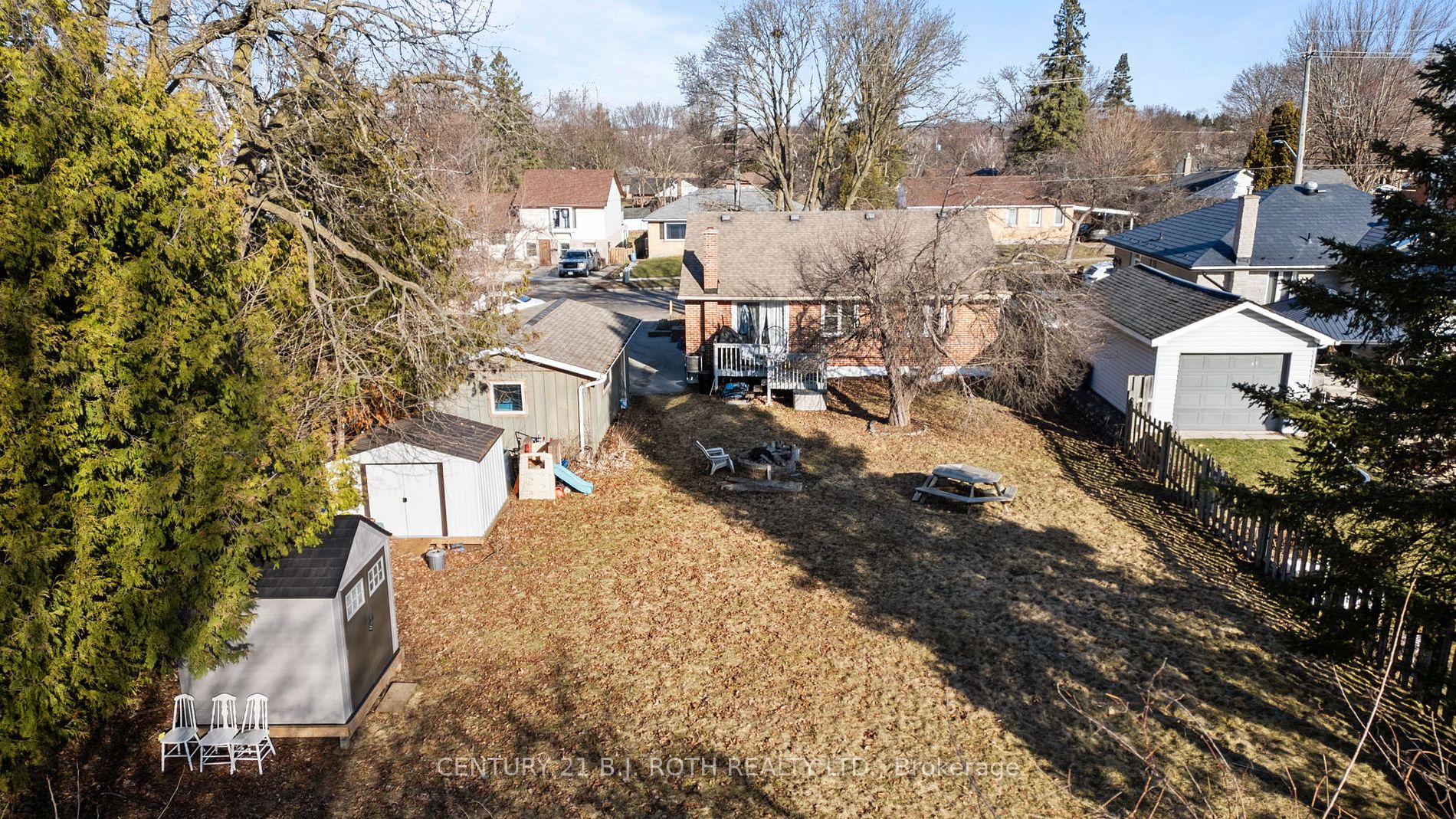 243 WELLINGTON Street E