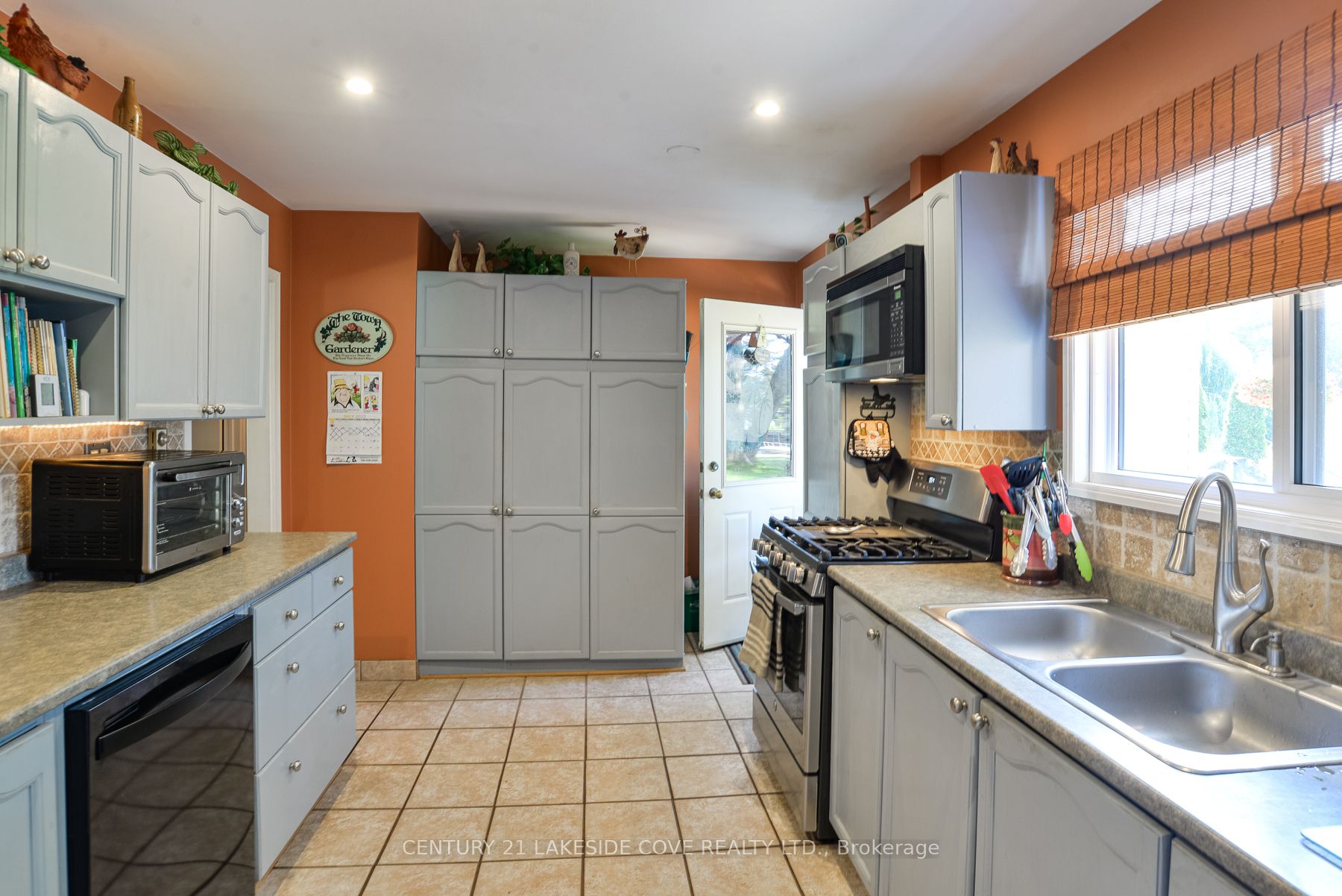 16 Old Indian Trail W