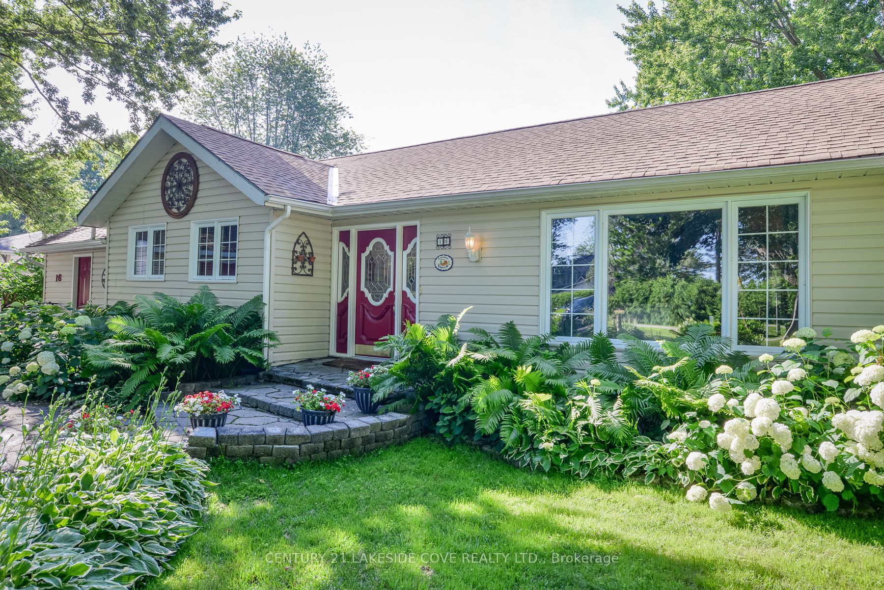 16 Old Indian Trail W