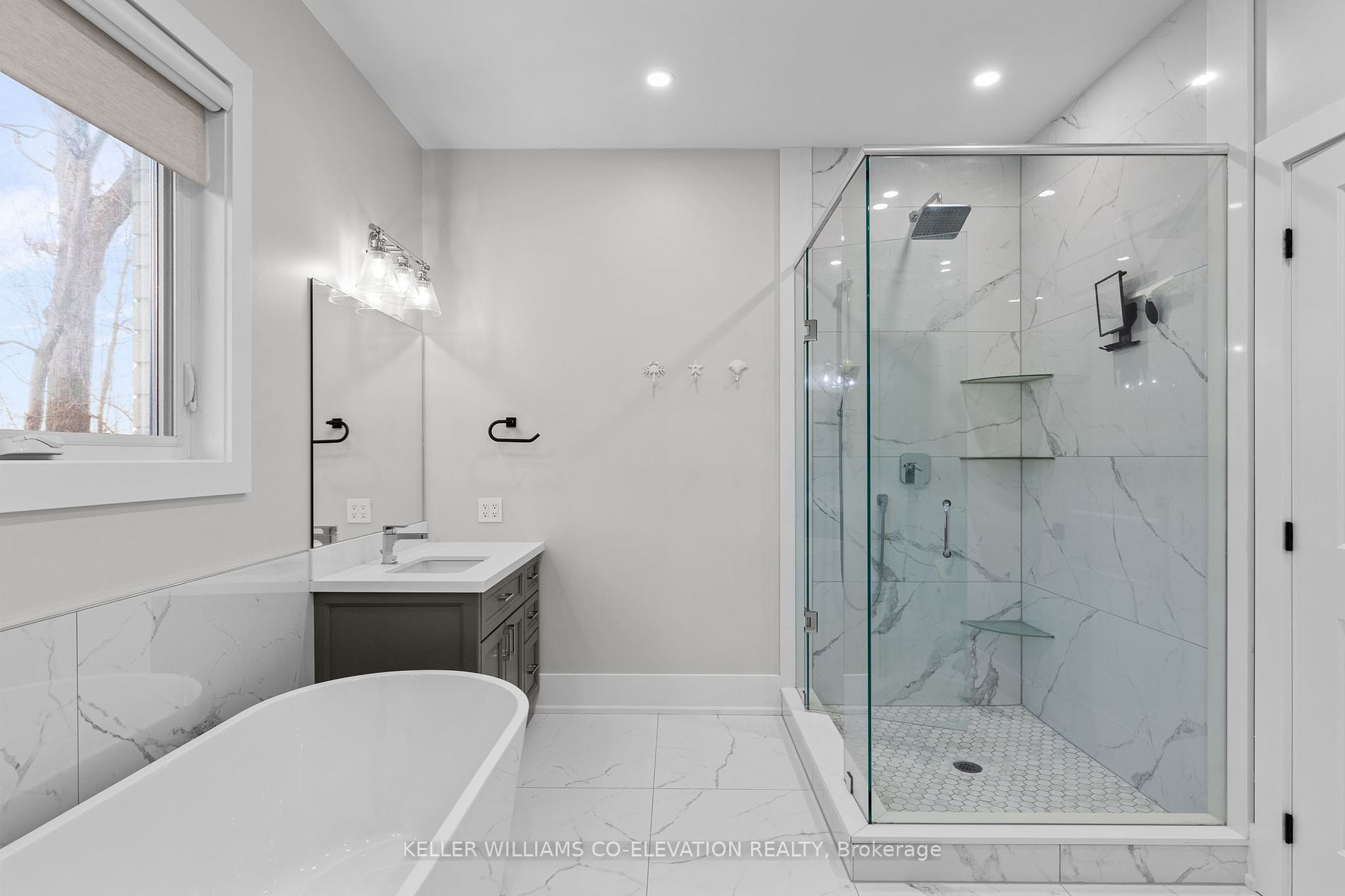 19 Byers St