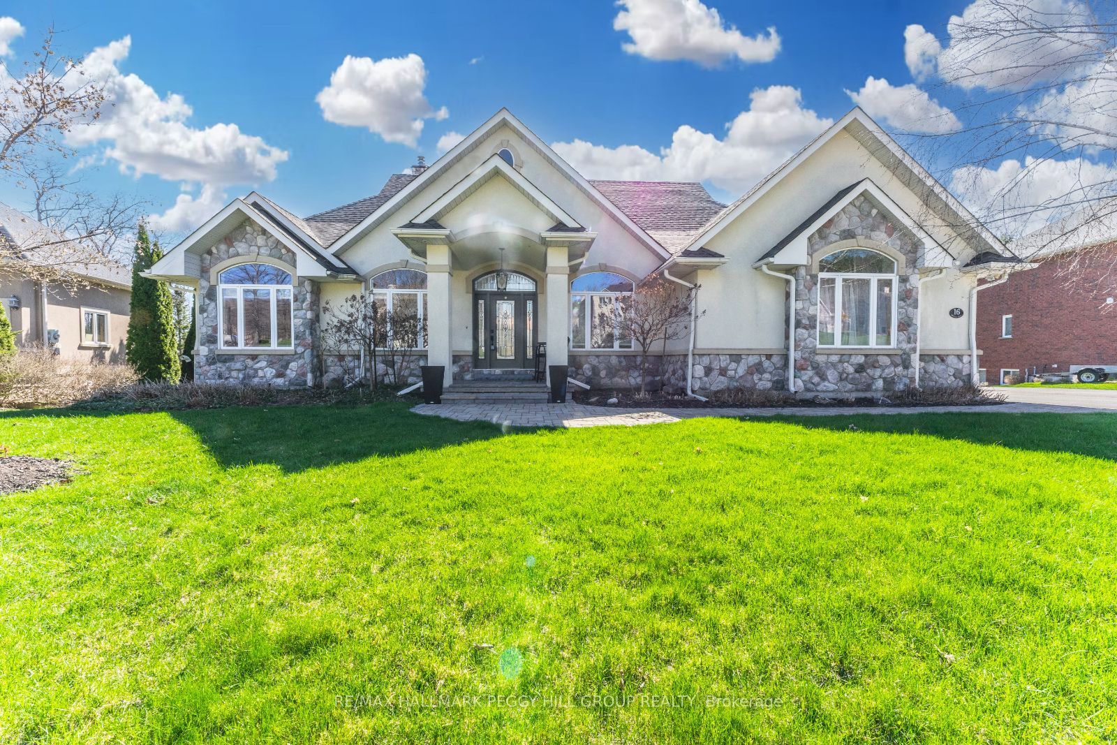 16 Bridle Trail