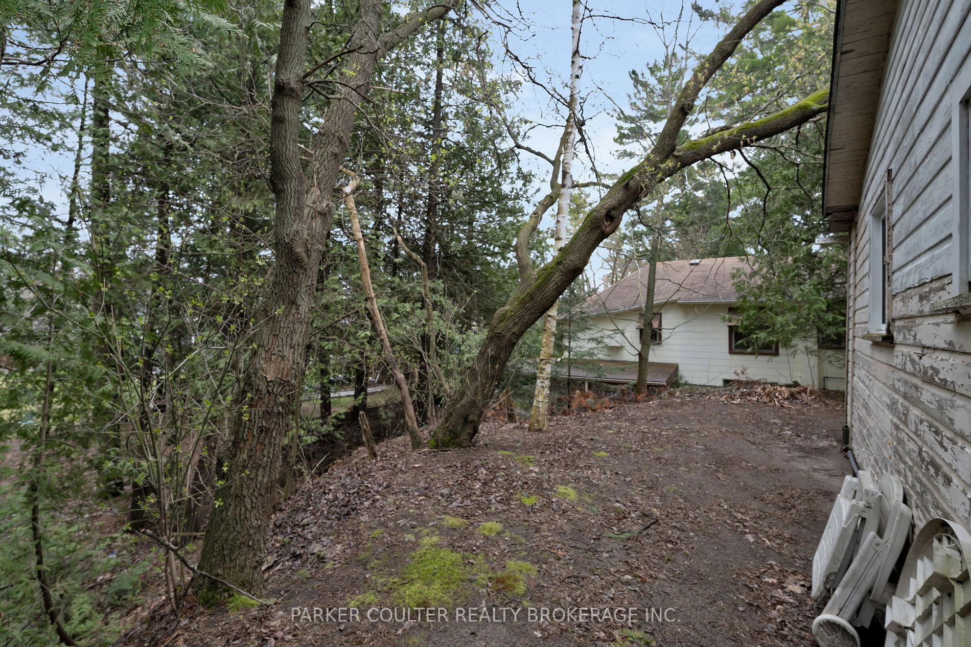 1221 River Road E