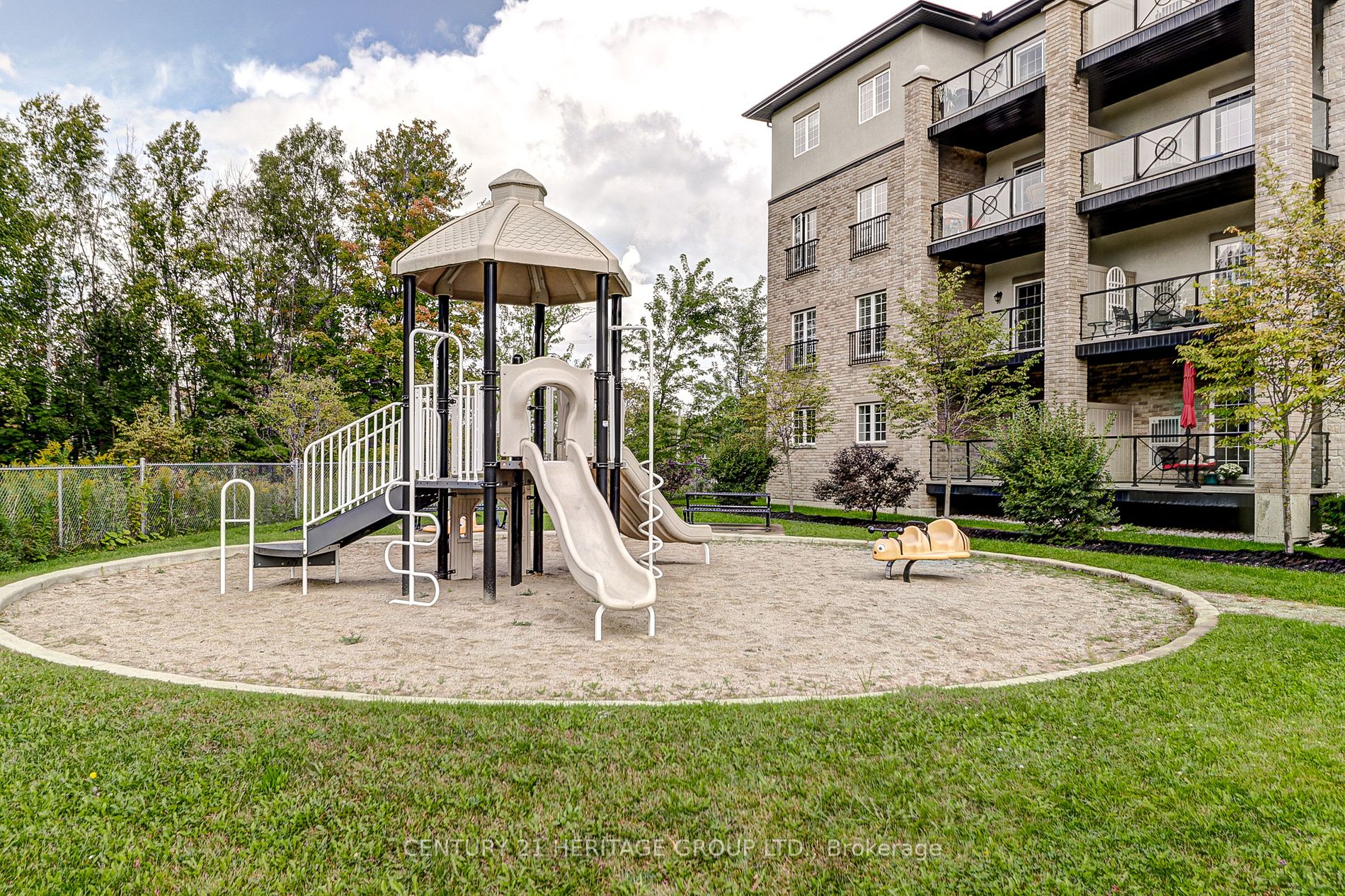 40 Ferndale Dr S, #111
