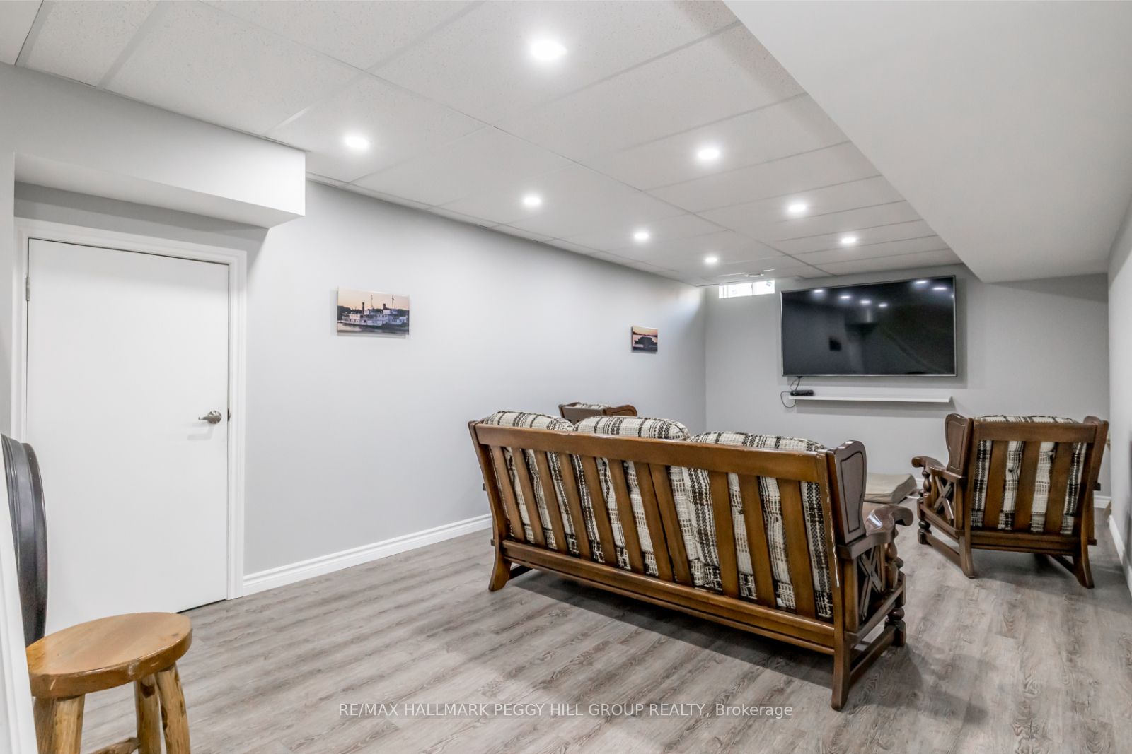 35 Royal Park Blvd