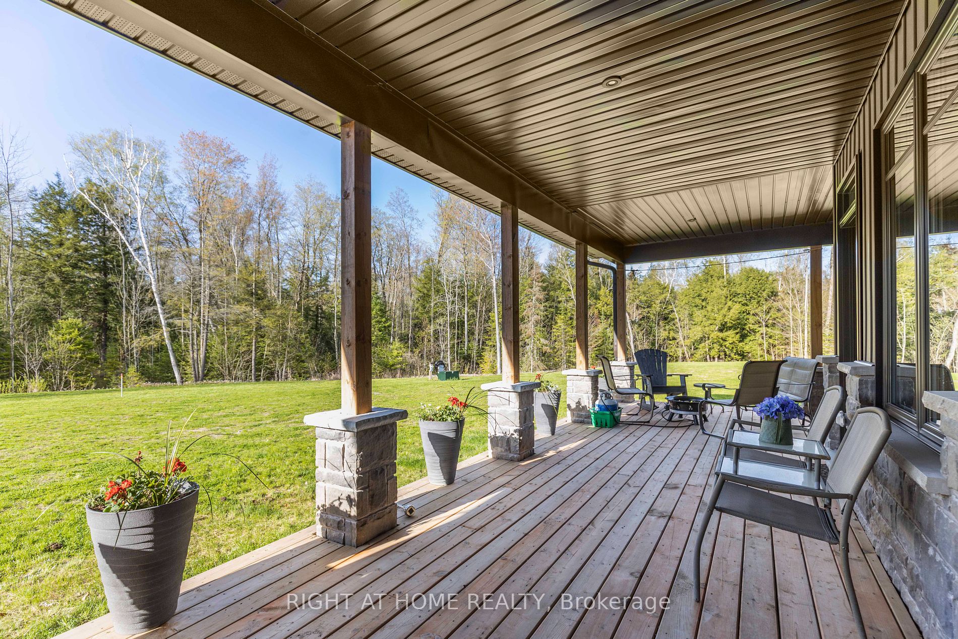 16 Whitetail Dr