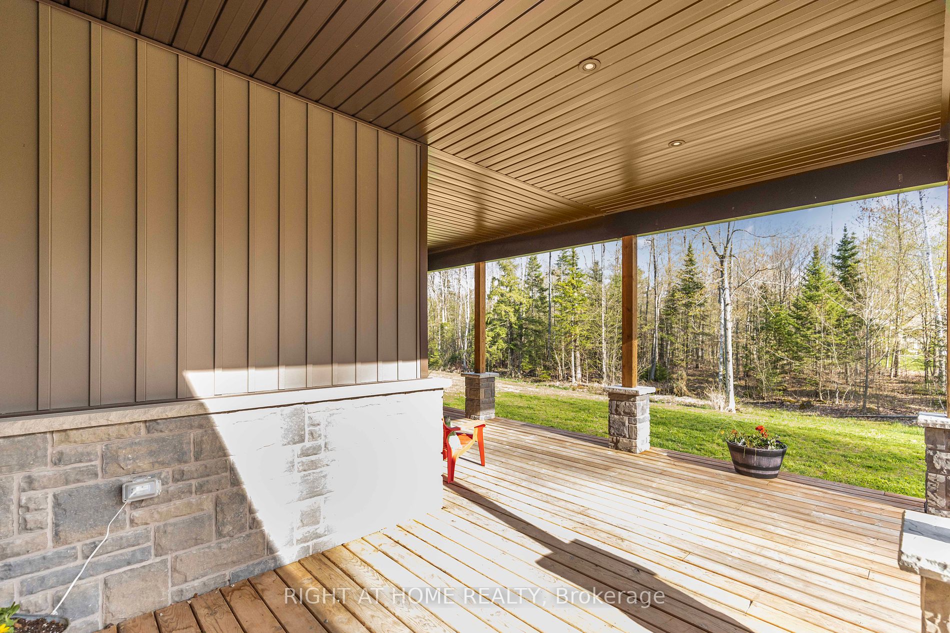 16 Whitetail Dr