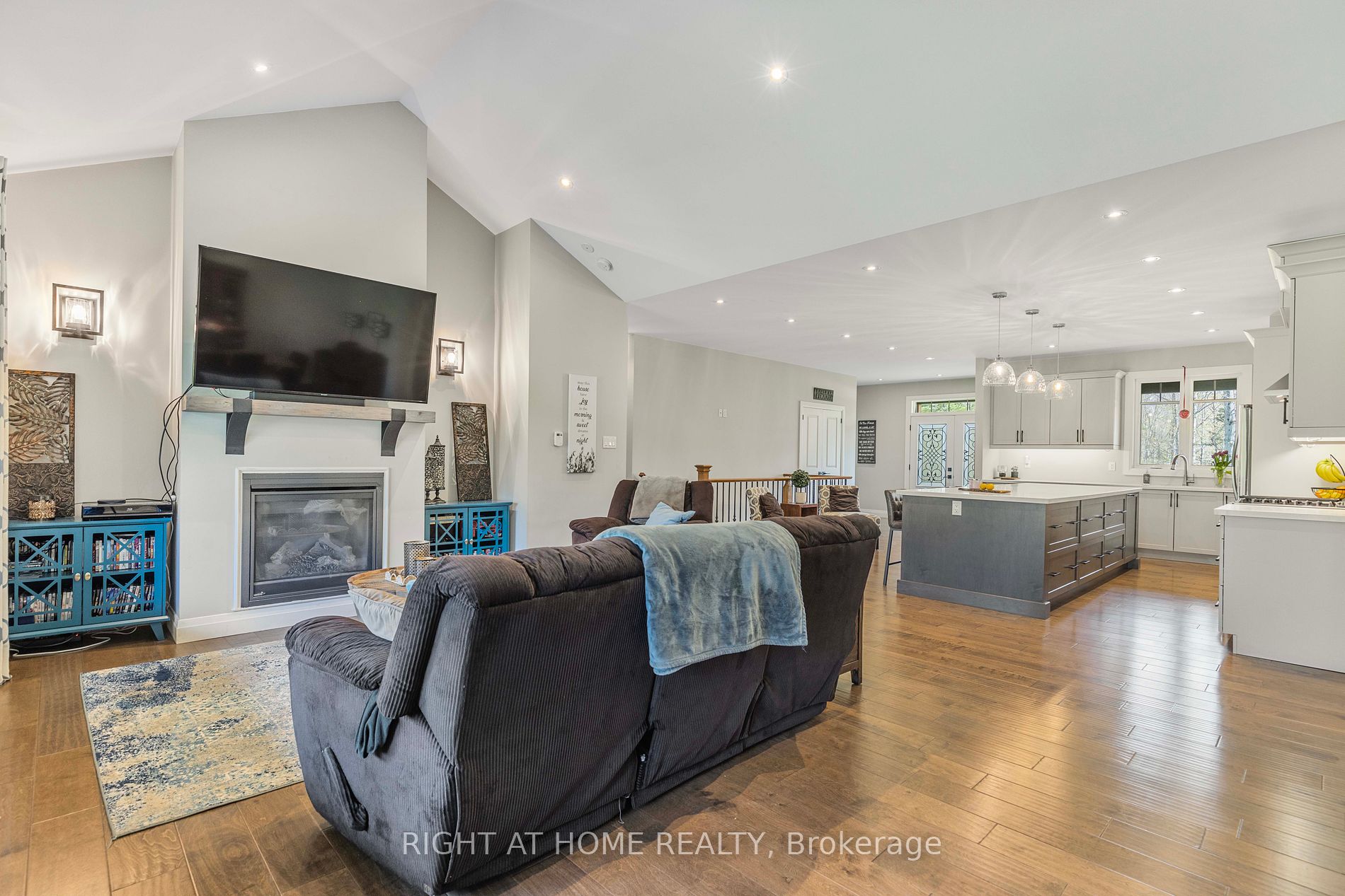 16 Whitetail Dr