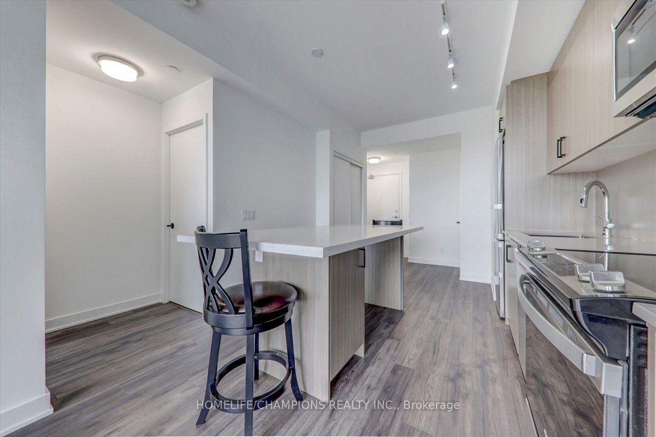 681 Yonge St, #602