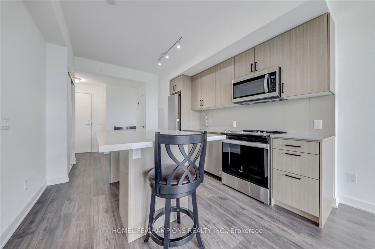 681 Yonge St, #602